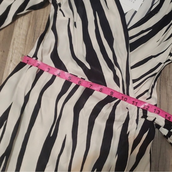 ZARA ZEBRA PRINT WRAP MINI DRESS bloggers favorite - Picture 11 of 15